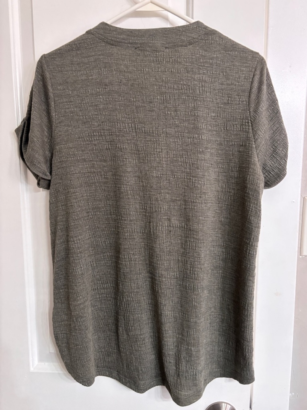 NWT Cable & Gauge Dry Oregano Color Textured Button Front Top Size L Very Light - Picture 2 of 4